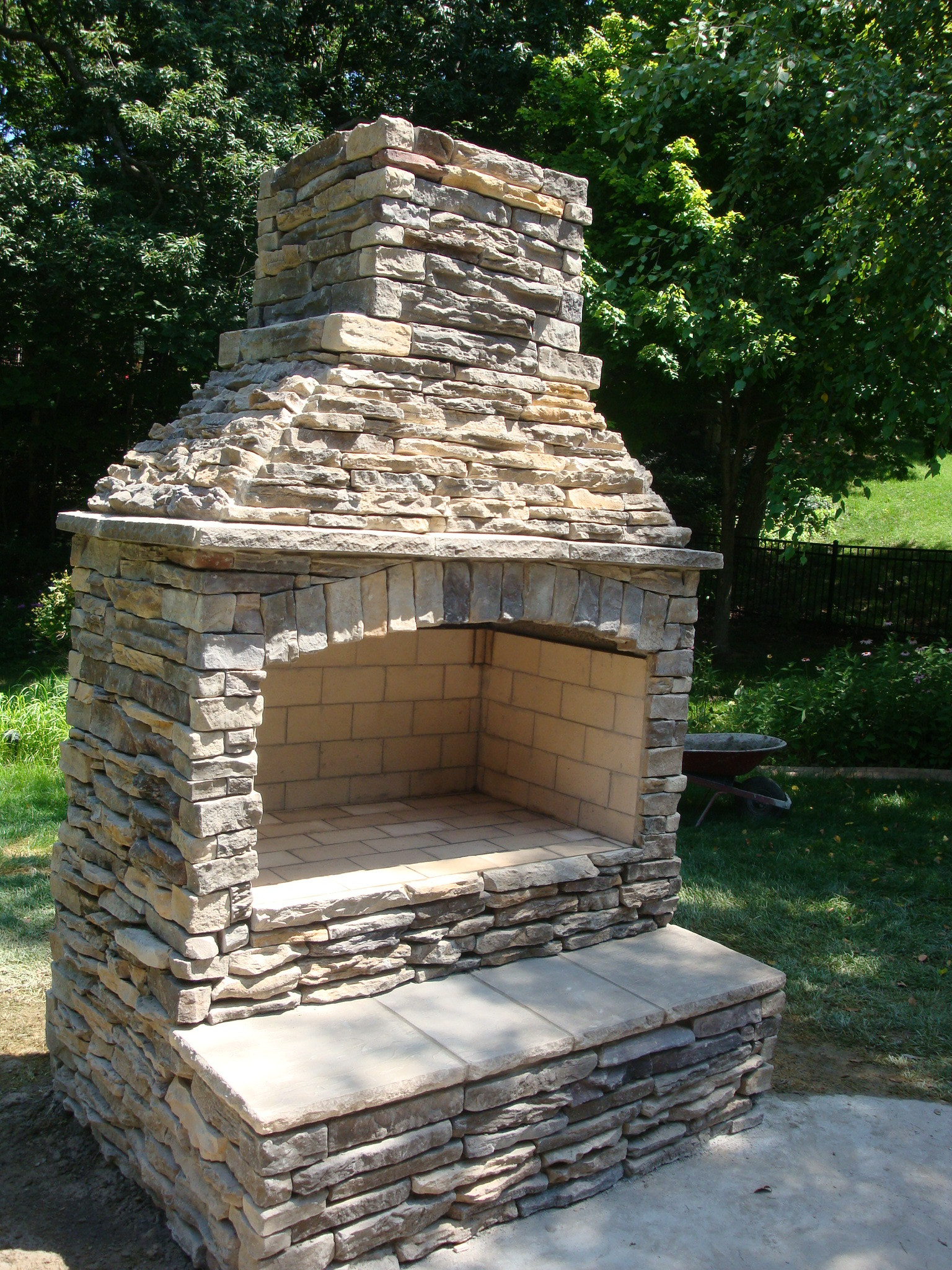 DIY Outdoor Stone Fireplace
 Manufactured Stone