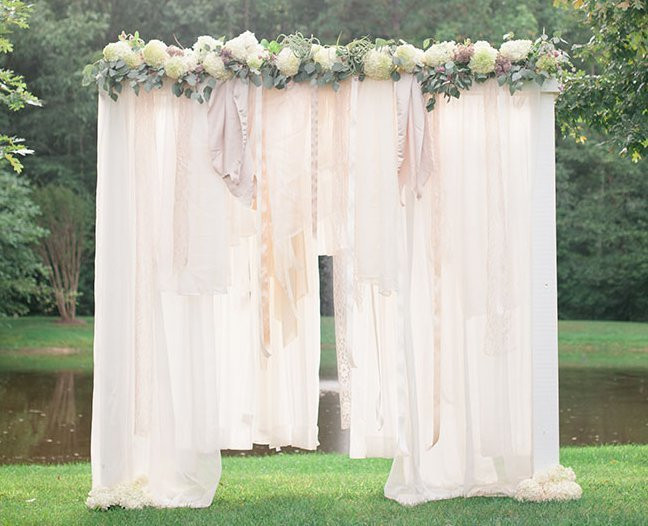 DIY Outdoor Wedding
 Breathtaking Bohemian Outdoor Wedding Altar
