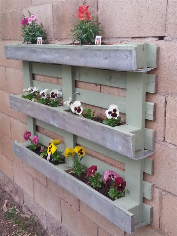 DIY Pallet Garden Box
 Shipping Pallet Wall Planter Box Ideas