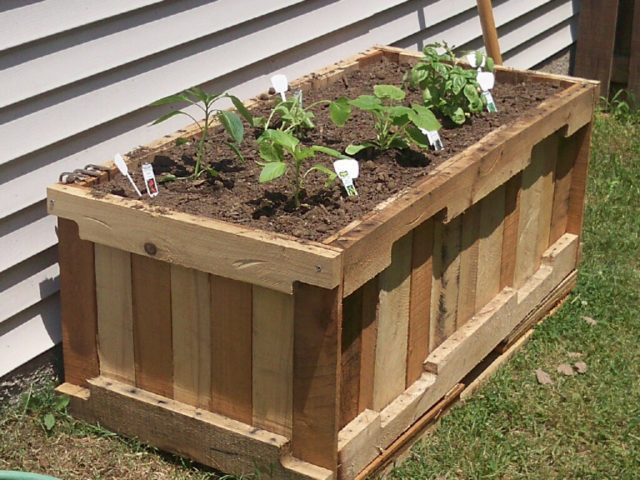 DIY Pallet Garden Box
 6 DIY Pallet Furniture Tutorials