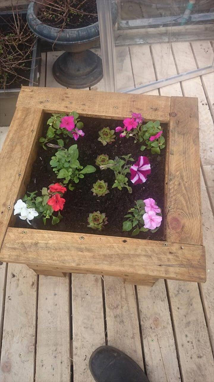 DIY Pallet Planter Box
 Pallet Flower Planter Box