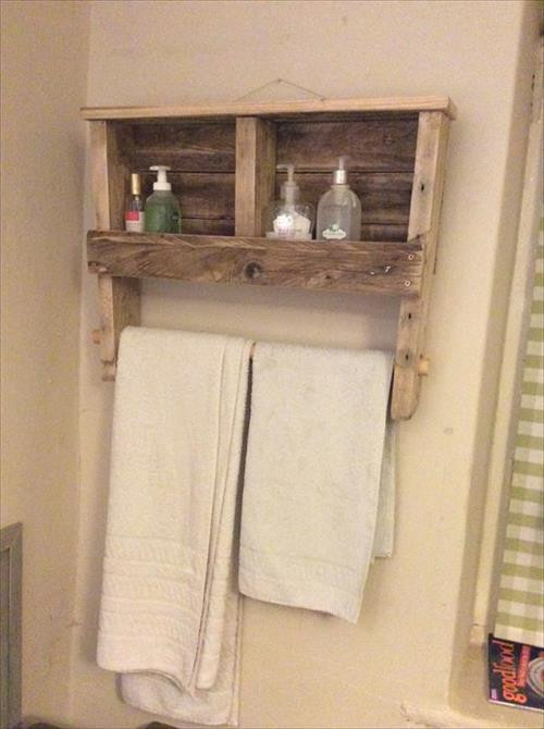 DIY Pallet Towel Rack
 DIY Towel Rack and Shelf Made From Pallet
