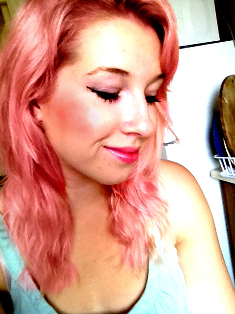 DIY Pastel Pink Hair
 Green Attractionista DIY Pastel Pink Hair