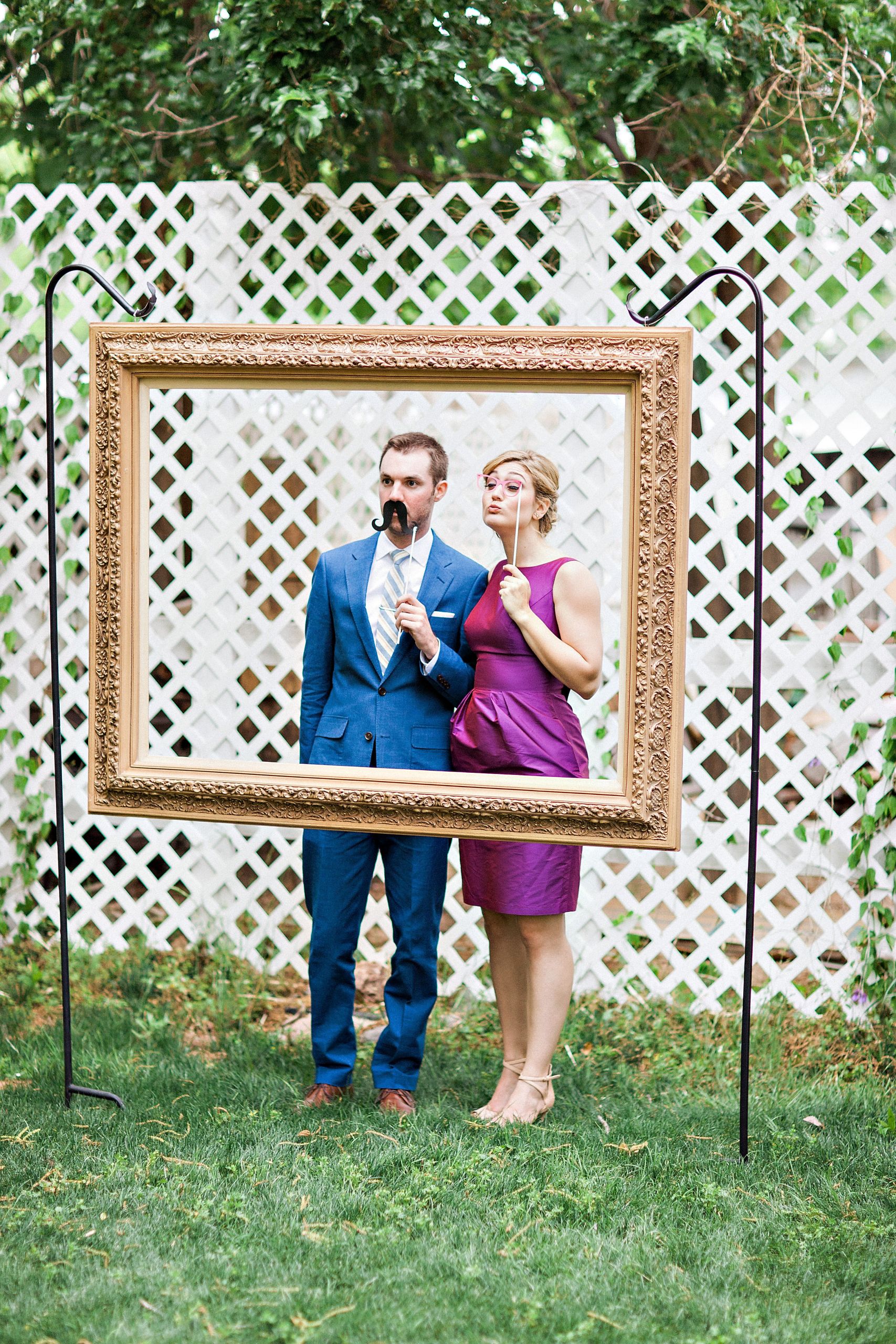 DIY Photo Booth Wedding
 DIY Hanging Frame Wedding Booth