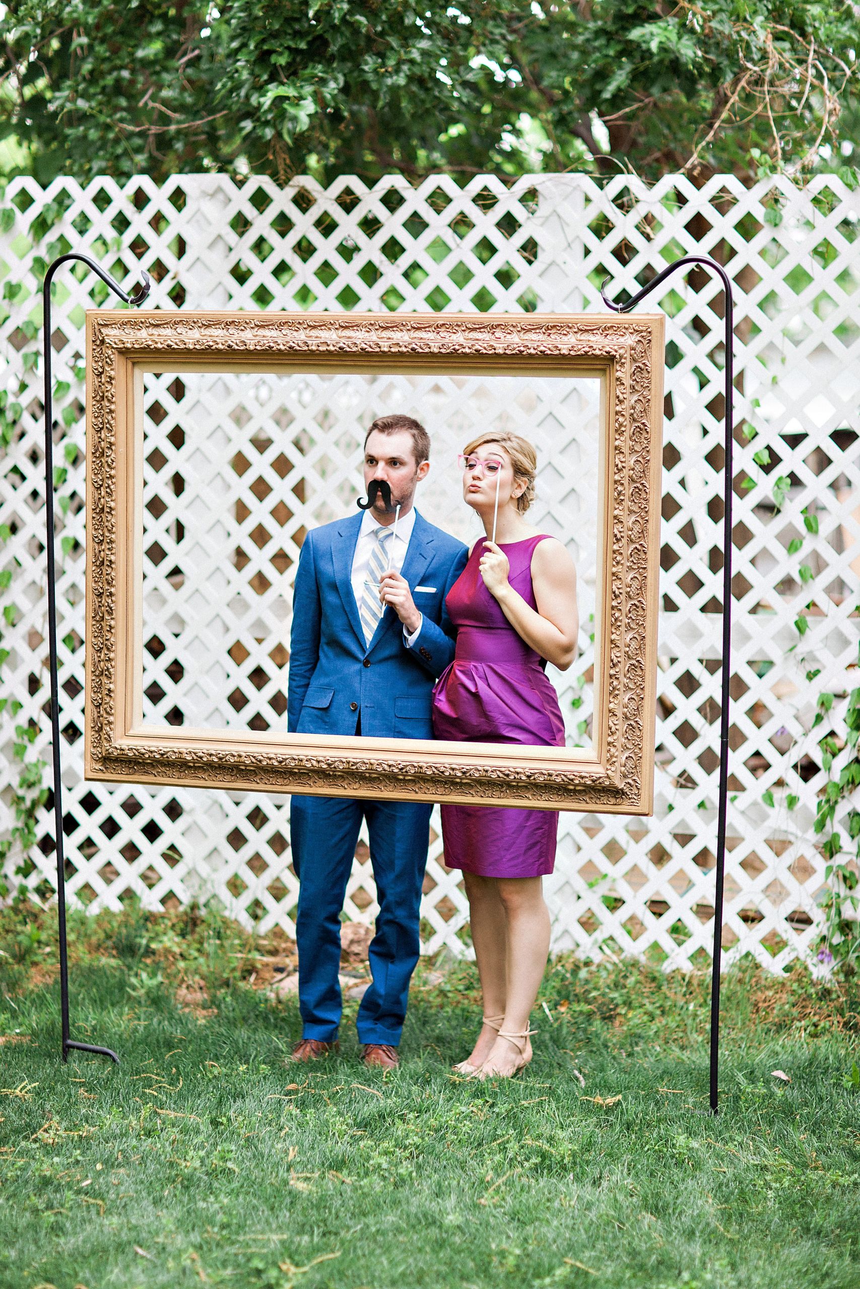 DIY Photobooth Wedding
 DIY Hanging Frame Wedding Booth