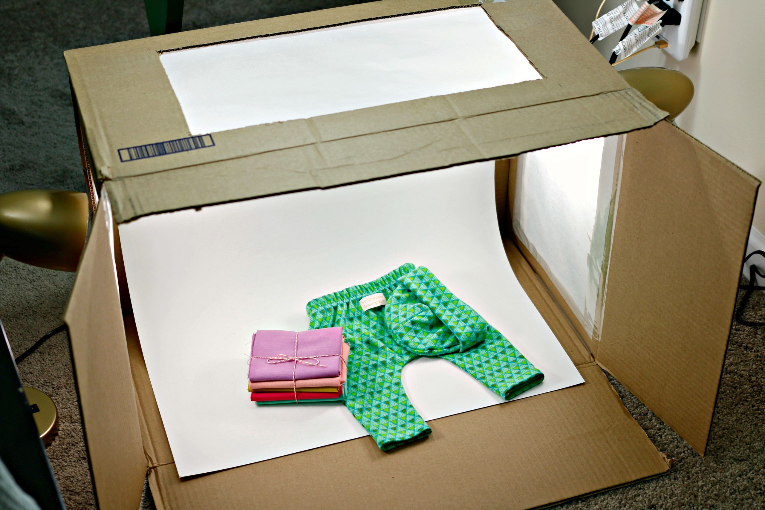 DIY Photography Lightbox
 DIY graphy Light Box from a Cardboard Box Walmart