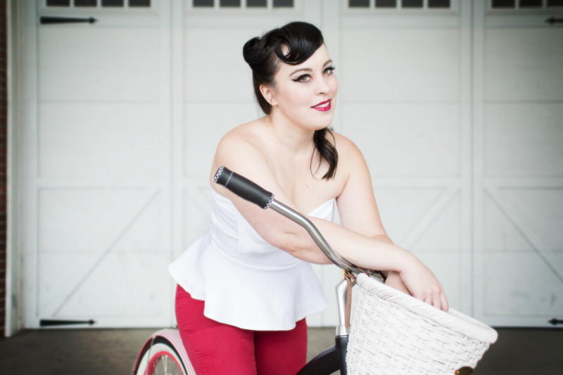 DIY Pin Up Girl Costume
 5 Tips for a DIY Retro Pin Up Girl Costume from the