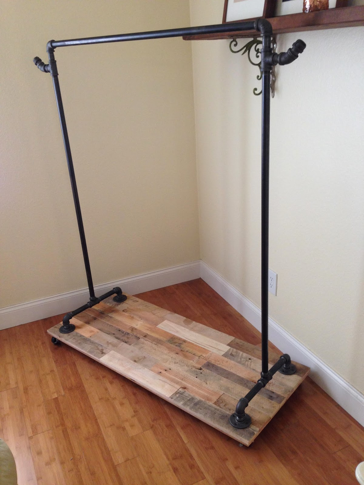 DIY Pipe Clothing Rack
 BUILT by TOUCH [ pipe clothing rack ]