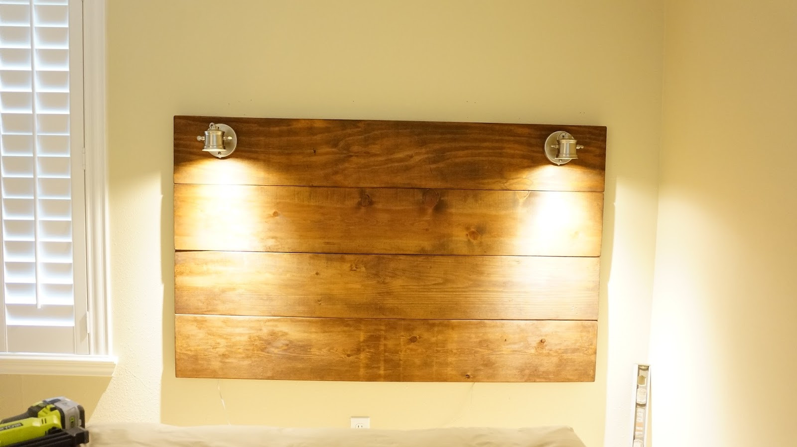 DIY Plank Headboard
 DIY Wood Plank Lighted Headboard