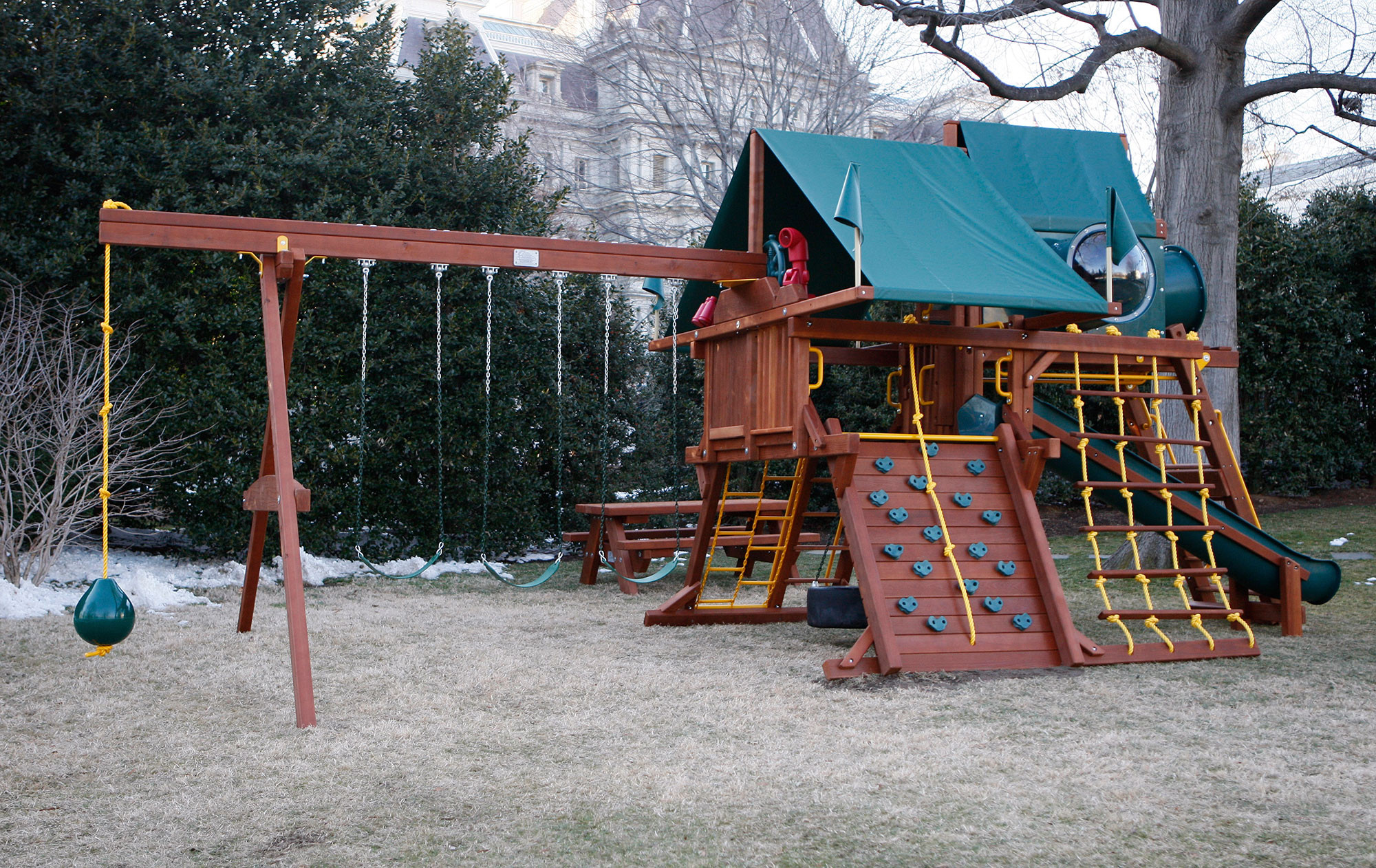 DIY Playground Plans
 Moving Truck Spotted at the White House as Sasha and Malia