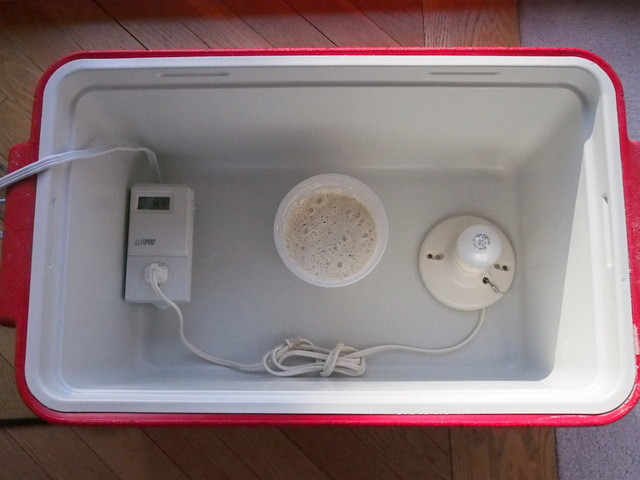 DIY Proofing Box
 Simple Baker Trick Proofing Box