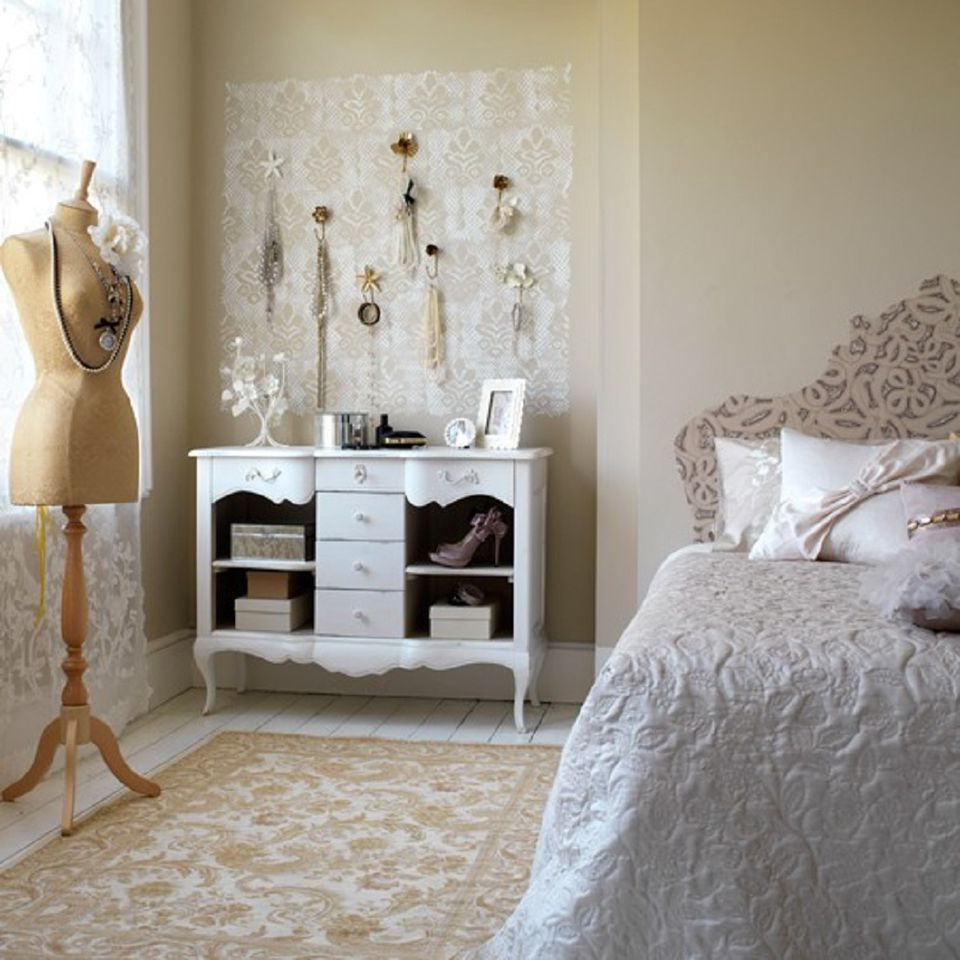 DIY Room Decor Vintage
 Tips and Ideas for Decorating a Bedroom in Vintage Style