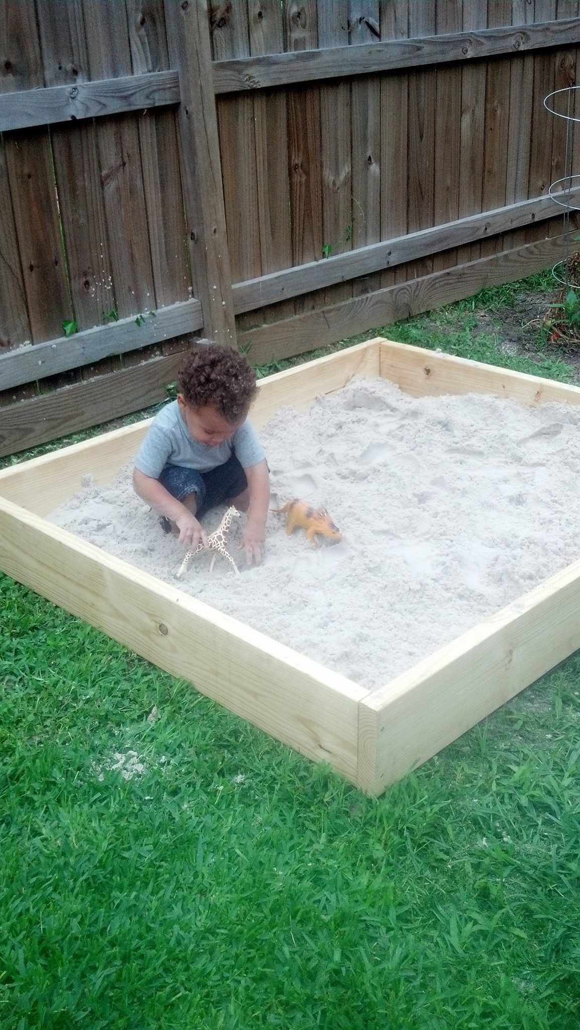 DIY Sand Box
 DIY Sandbox