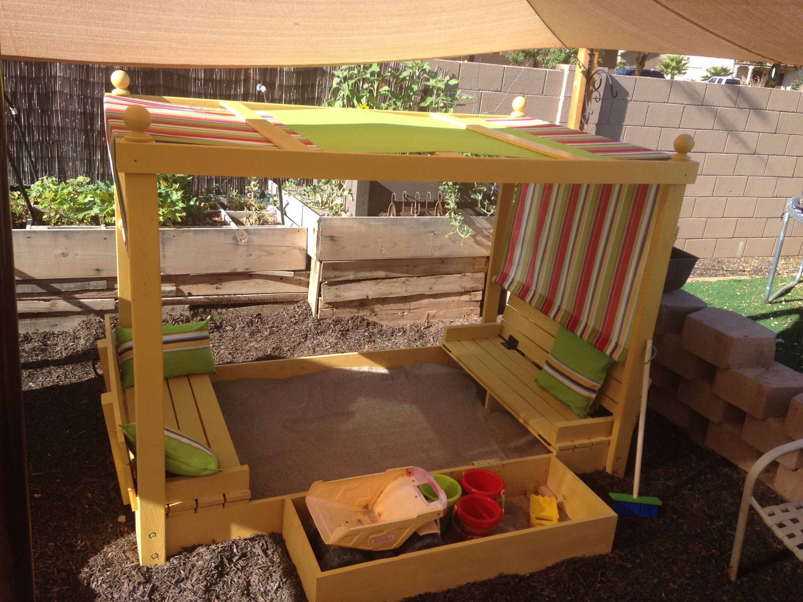 DIY Sand Box
 Ana White