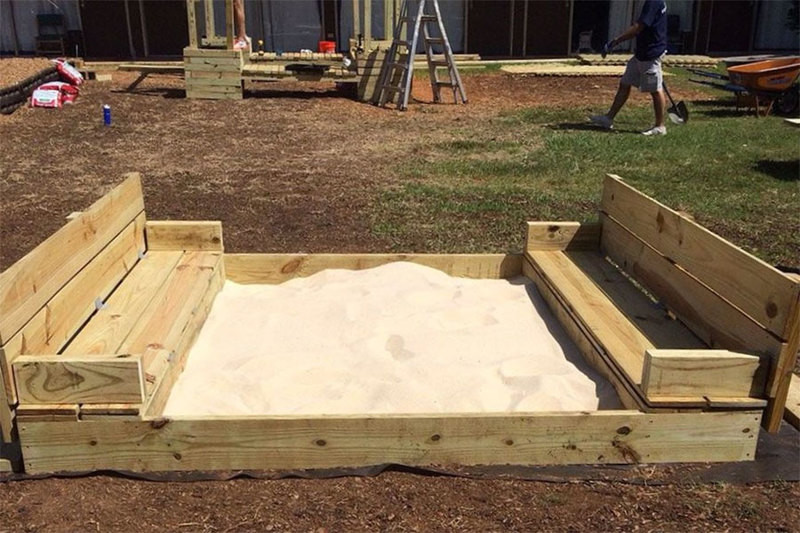 DIY Sand Box
 Build a DIY sandbox with folding lid and seats