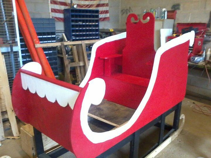 DIY Santa Sleigh For Outdoor
 Santa s sleigh made from plywood and a pallet