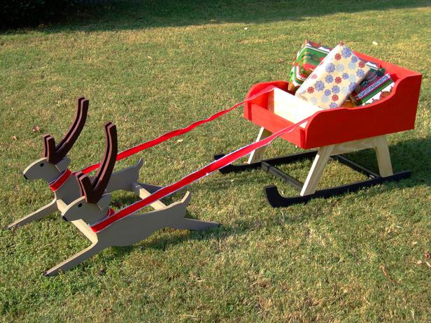 DIY Santa Sleigh For Outdoor
 Build Your Own Santa Sleigh with Reindeer
