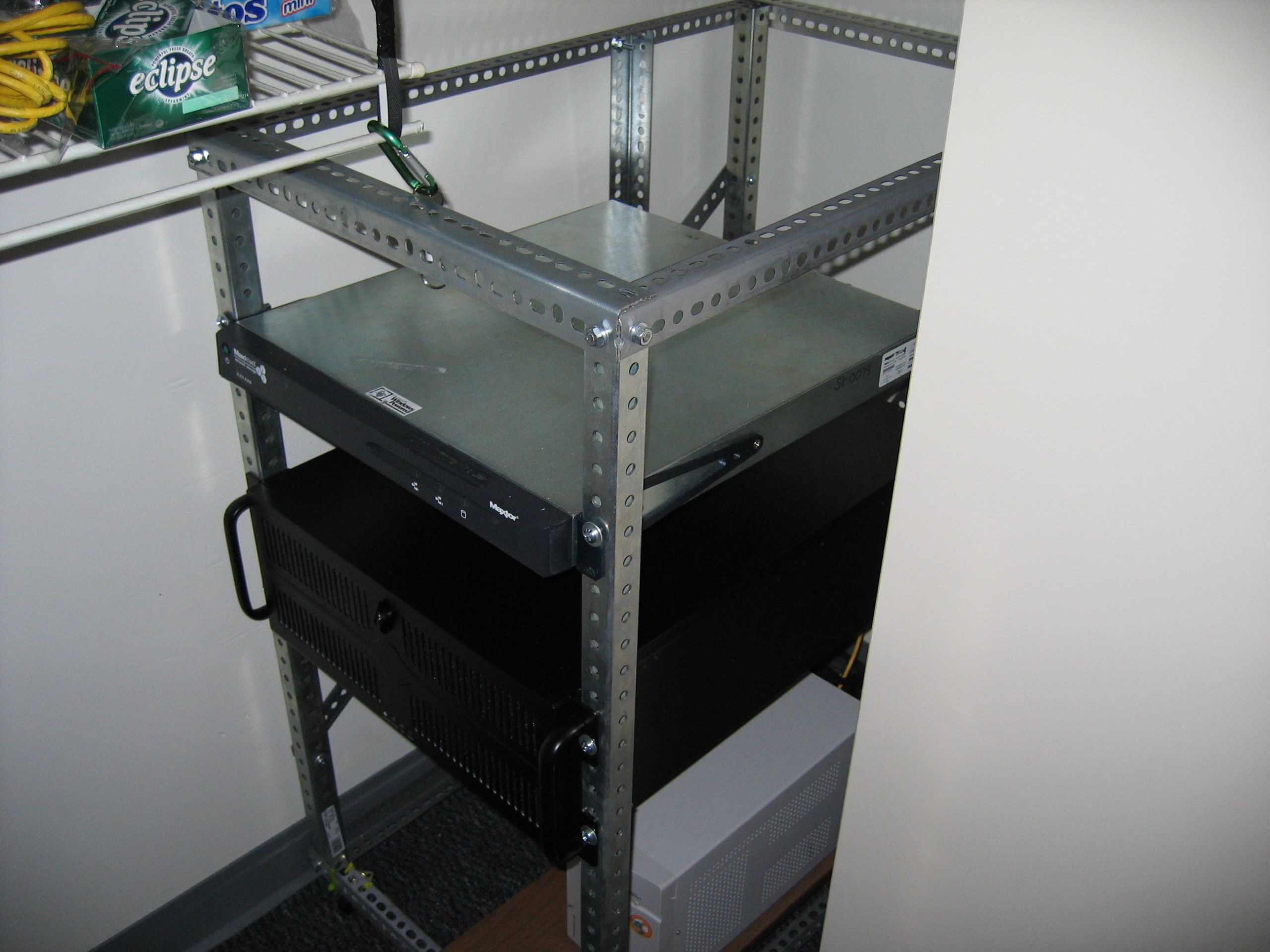 DIY Server Rack
 DIY 20U server rack