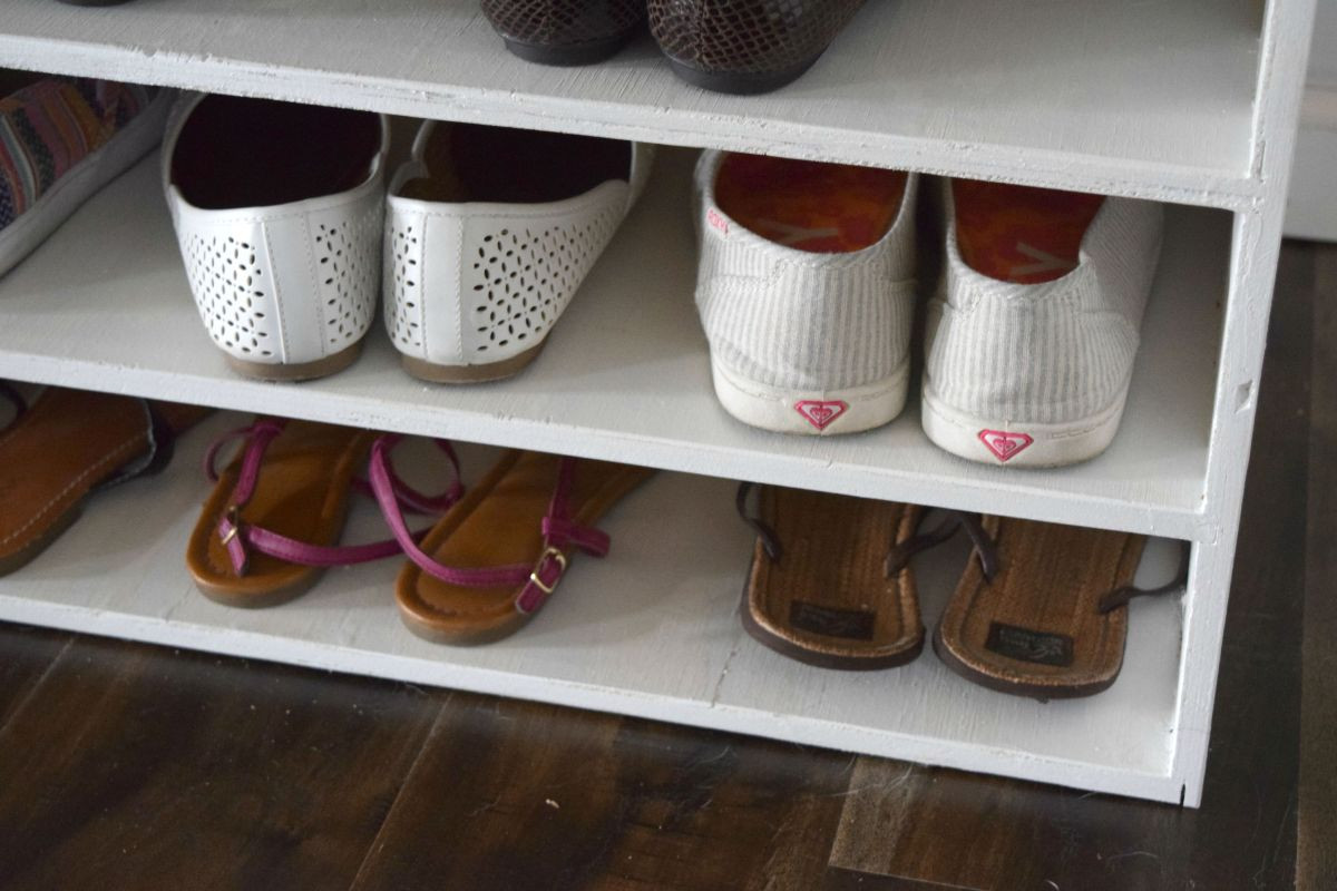 DIY Shoe Organizer For Closet
 How to make a DIY shoe organizer and rack for the closet