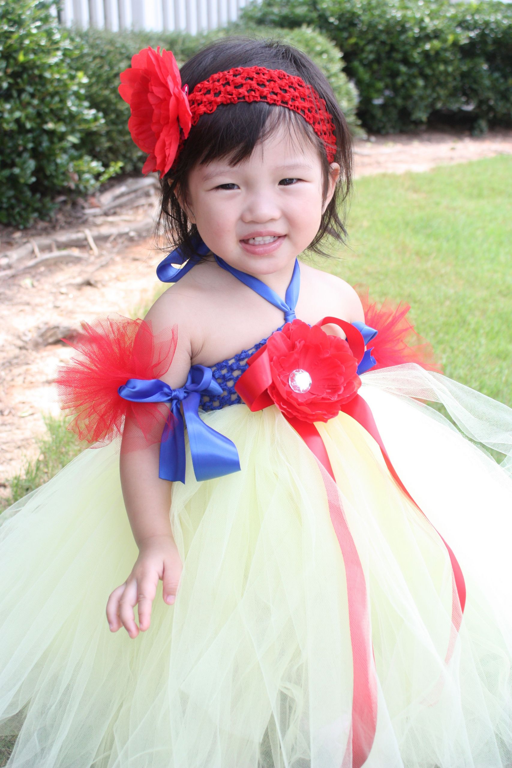 DIY Snow White Costume Toddler
 DIY Halloween Costumes Feature Friday