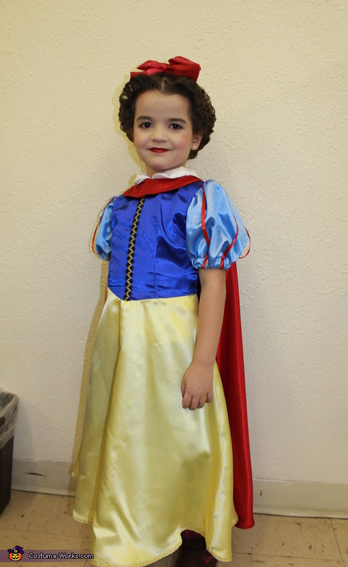 DIY Snow White Costume Toddler
 Snow White Halloween Costume