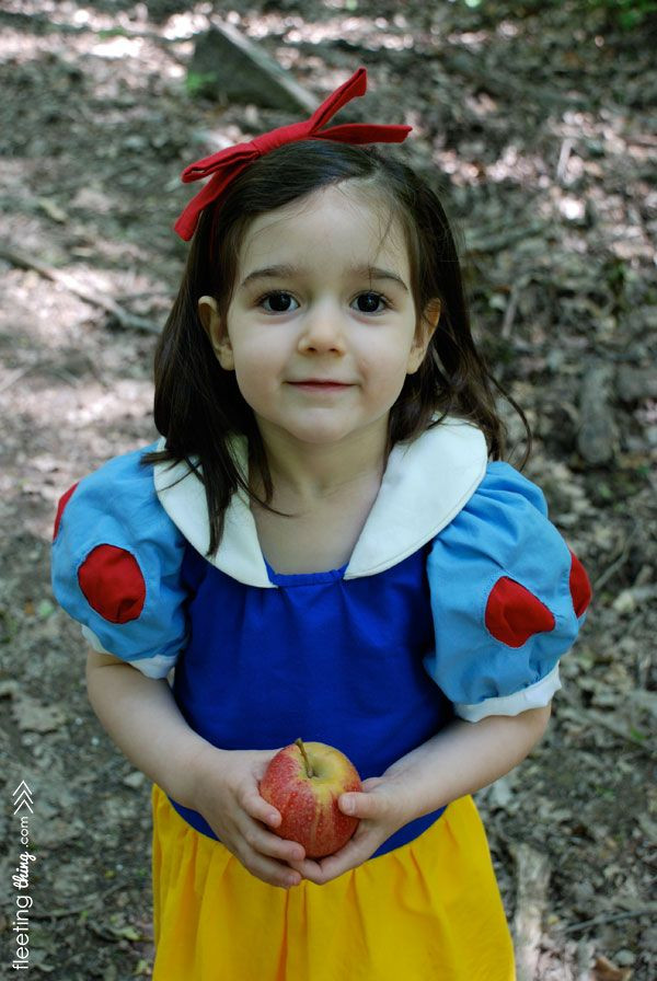 DIY Snow White Costume Toddler
 fleetingthing Snow White costume tutorial