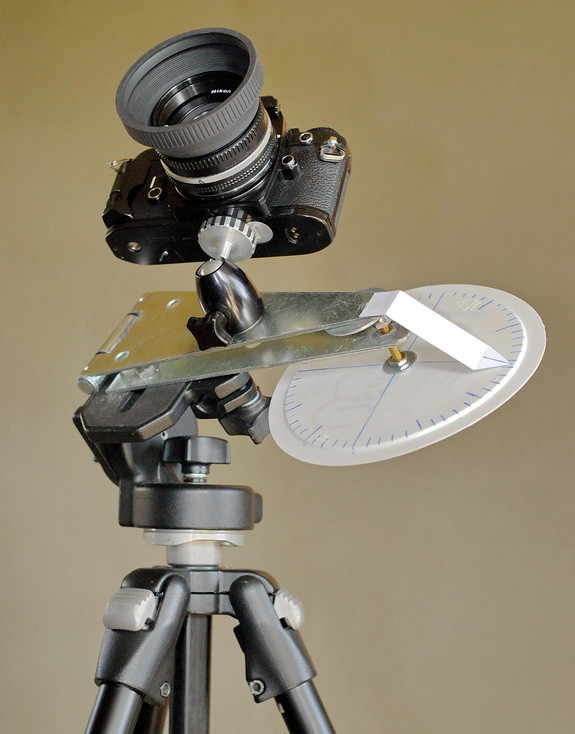 DIY Star Tracker
 Build a Hinge Tracker for Astrophotography Gary Seronik