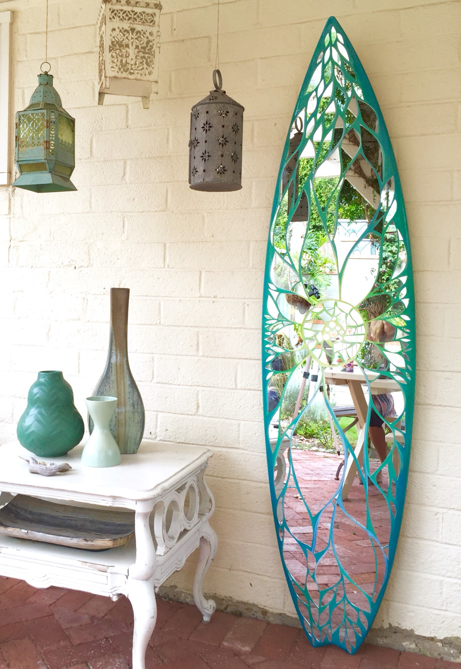 DIY Surfboard Decoration
 9 Awesome DIY Projects For Your Old Surfboard