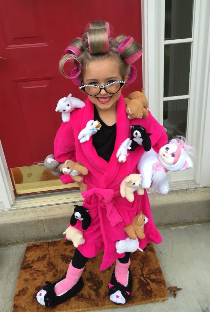 DIY Toddler Cat Costume
 Over 40 of the BEST Homemade Halloween Costumes for Babies