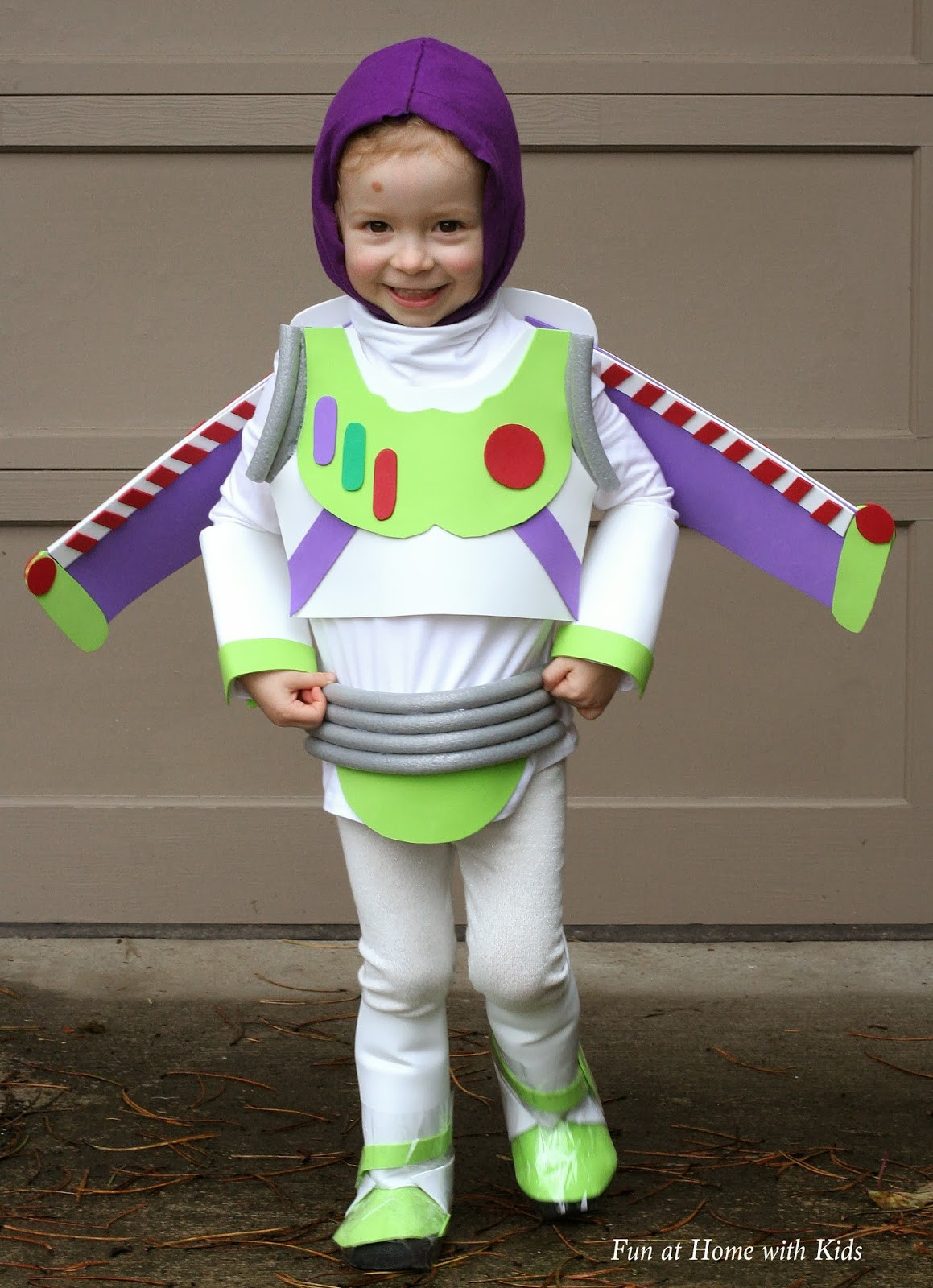 DIY Toddler Costumes
 DIY Kids Buzz Lightyear No Sew Halloween Costume
