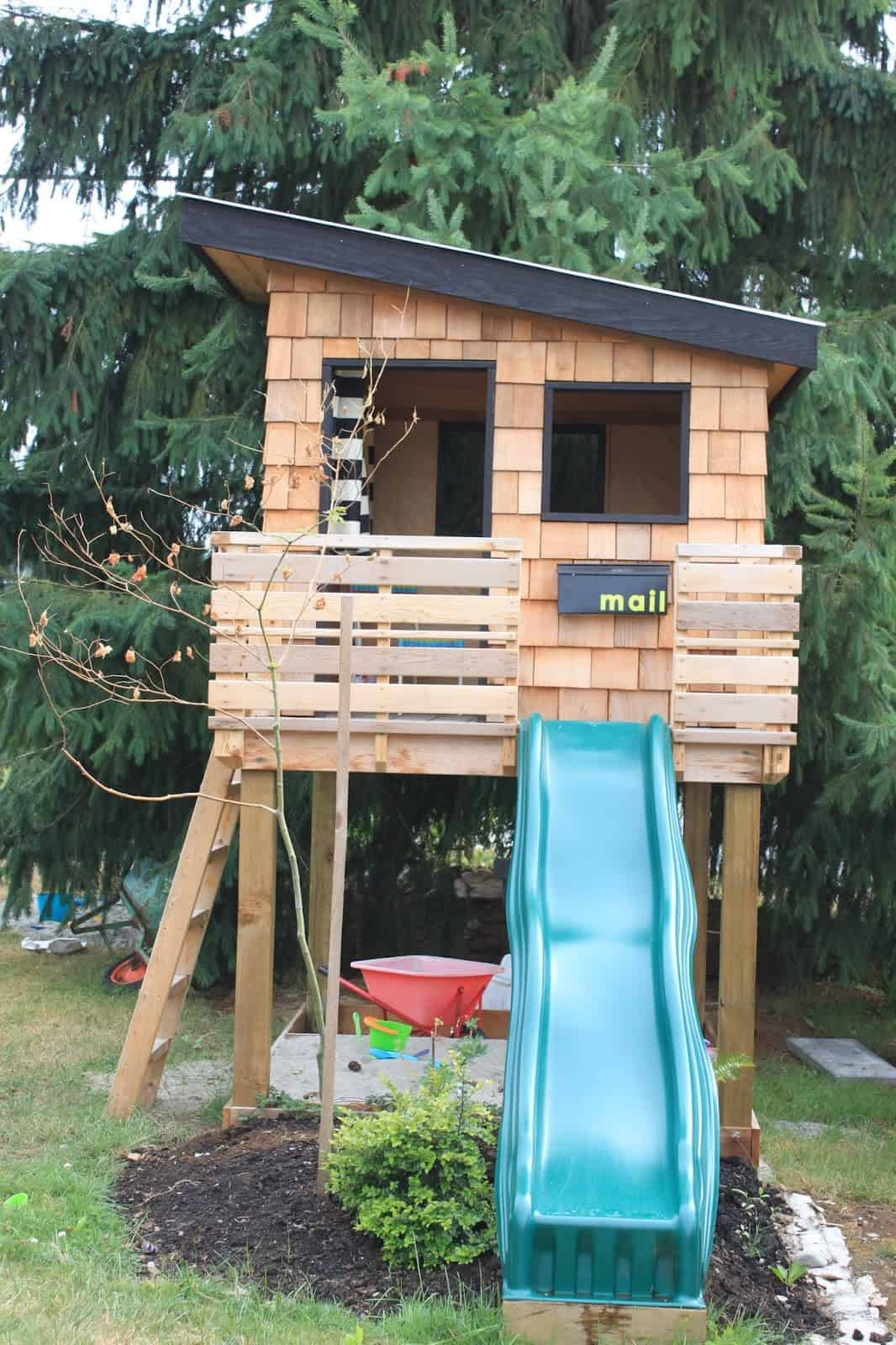 DIY Toddler Playhouse
 43 Free DIY Playhouse Plans That Children & Parents Alike