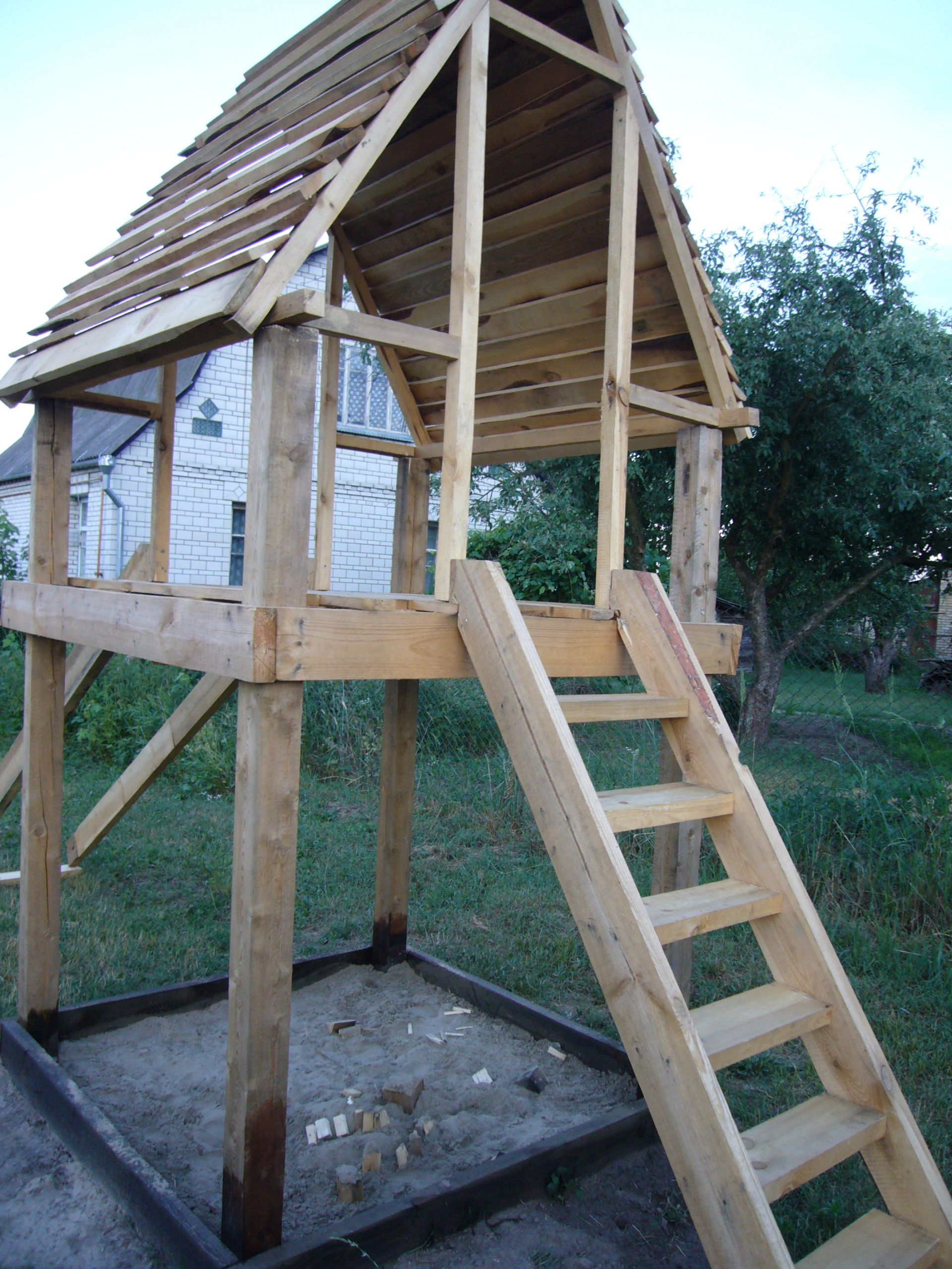 DIY Toddler Playhouse
 DIY project playhouse with slide