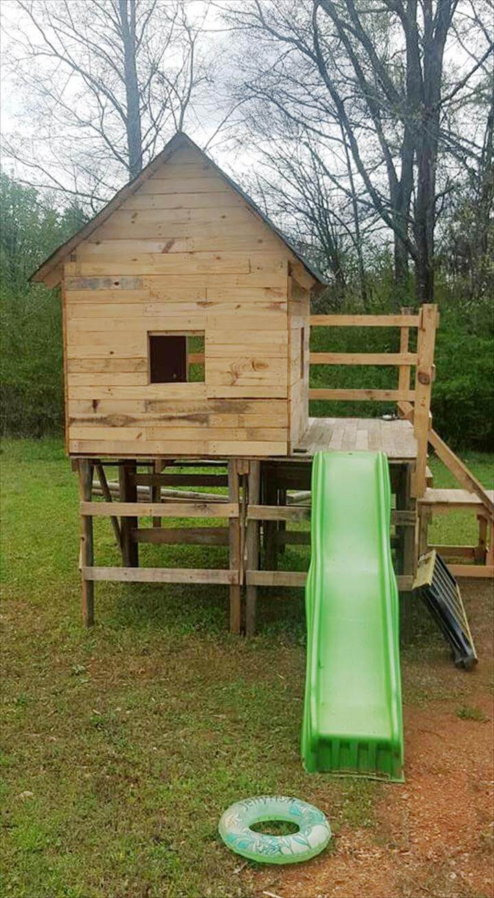 DIY Toddler Playhouse
 DIY Kids Pallet Playhouse