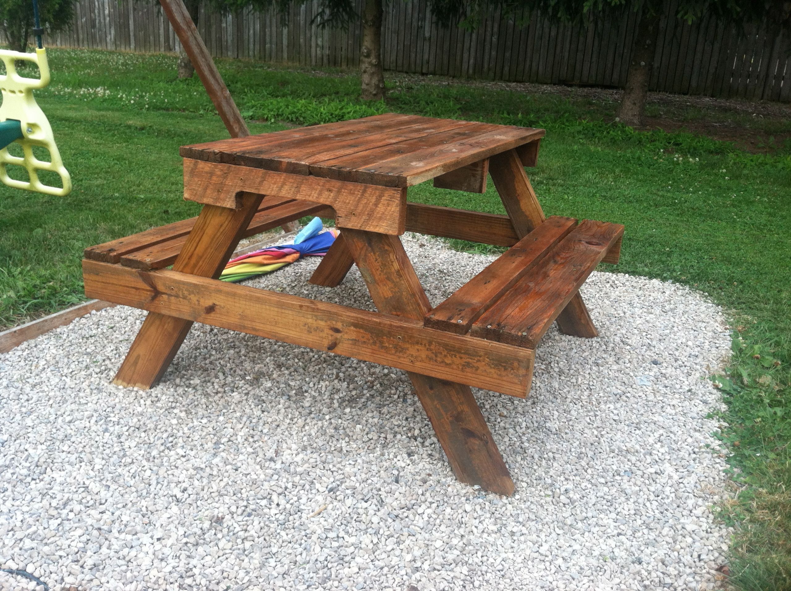 DIY Toddler Table
 DIY Kids Picnic Table from Pallet Wood
