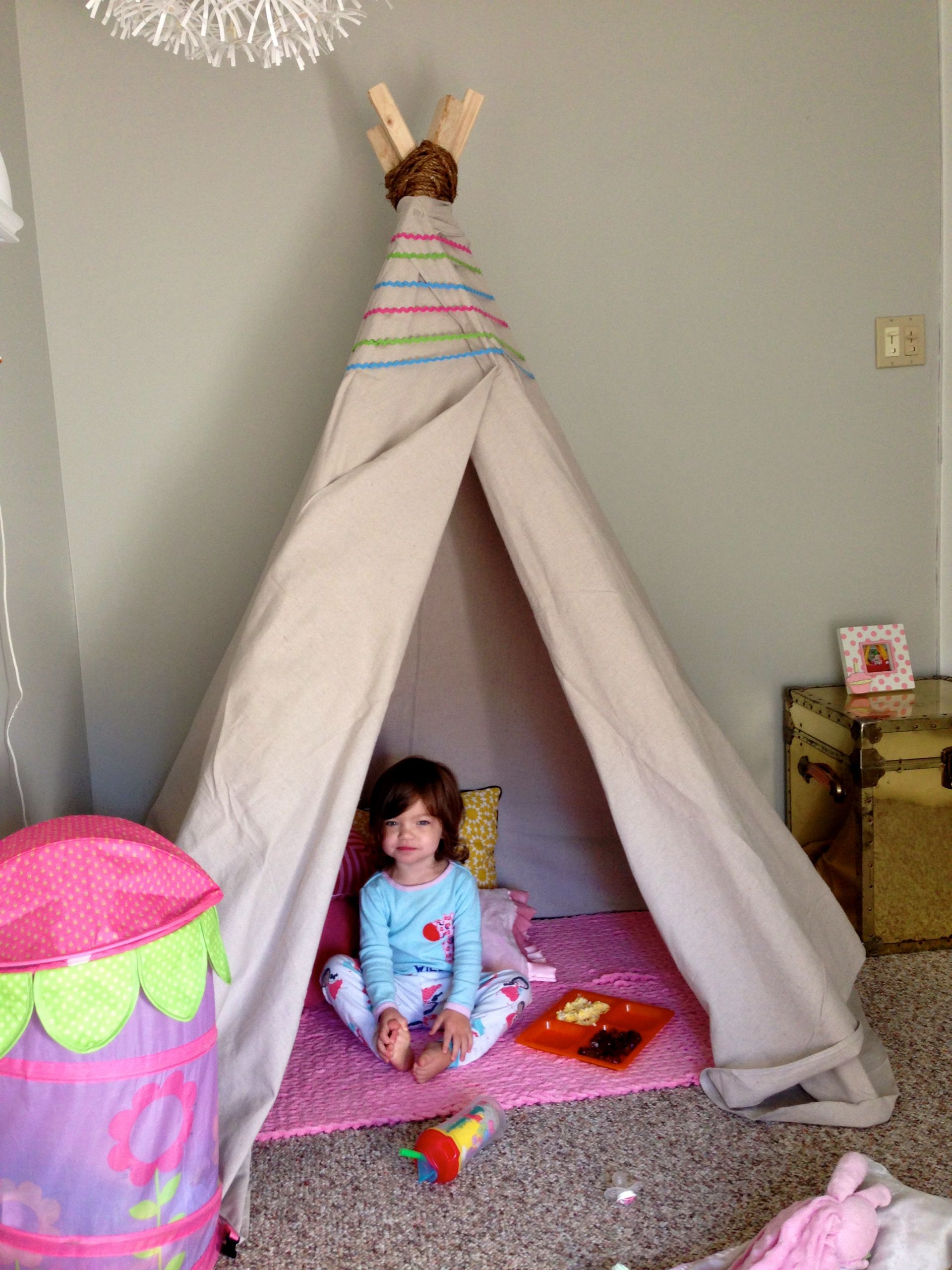 DIY Toddler Teepee
 DIY no sew teepee