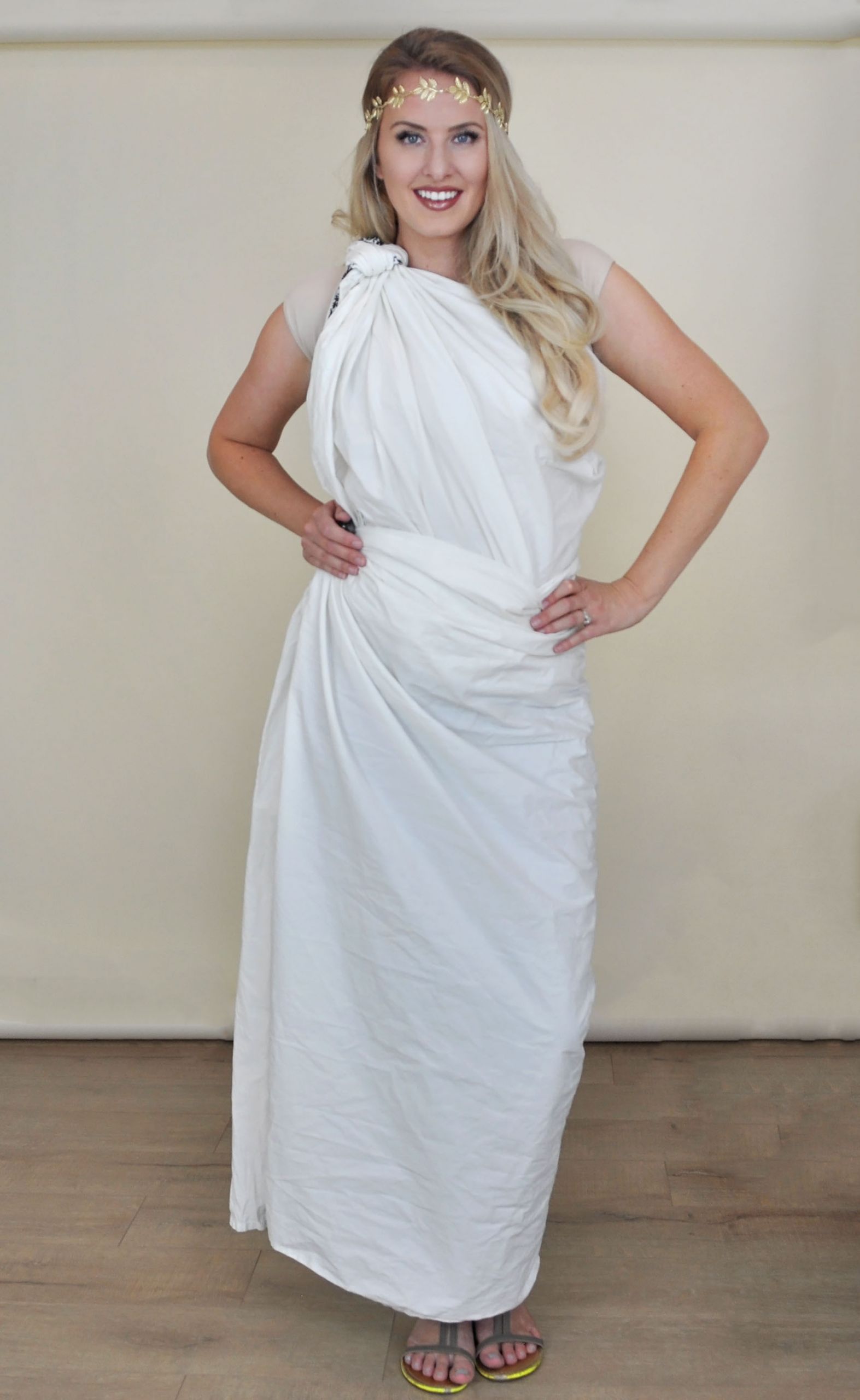 DIY Toga Costume
 5 Creative Sheet Costumes–without damaging the sheets