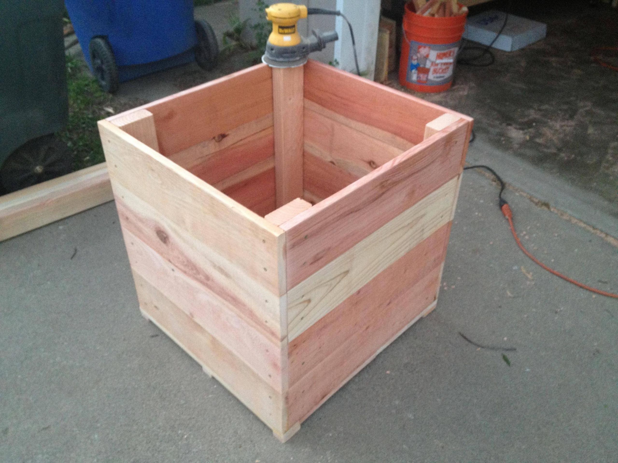 DIY Tomato Planter Box
 Redwood planter box for tomato plant DIY