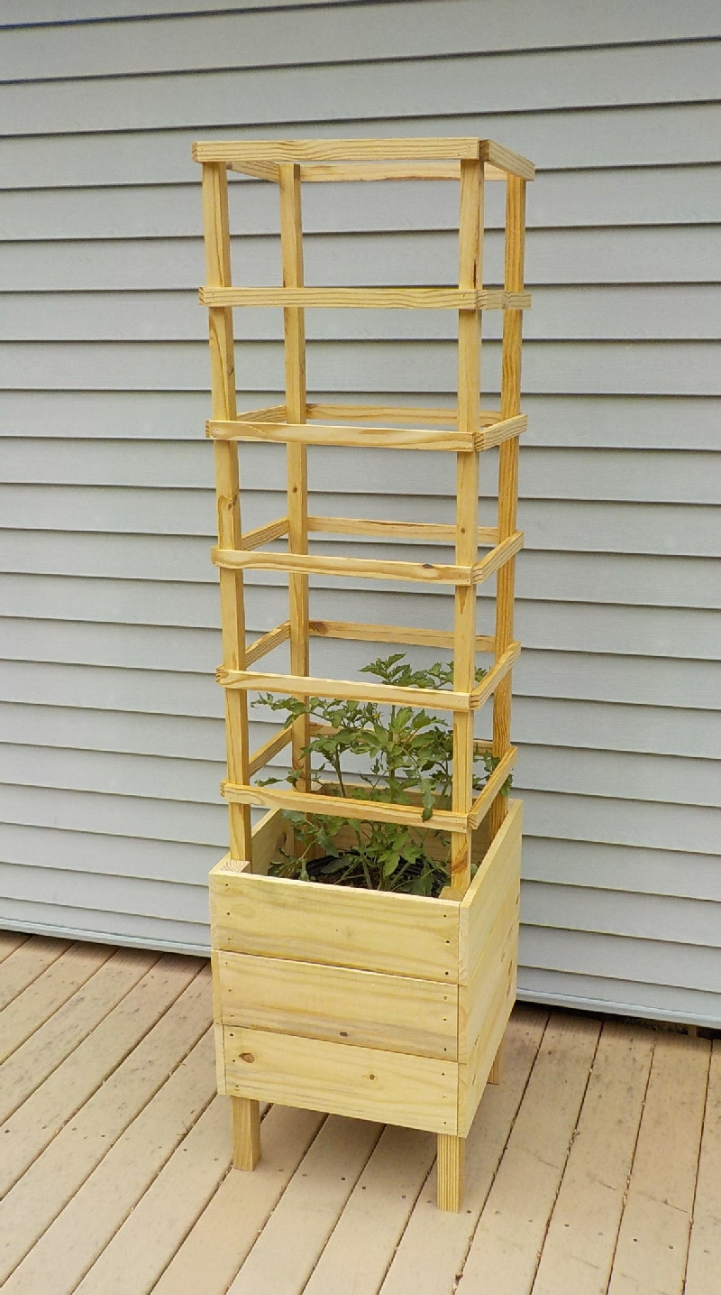 DIY Tomato Planter Box
 Tomato Planter Plans Deck Design with Trellis