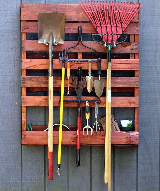 DIY Tools Organizer
 8 DIY Pallet Tool Organizer Projects For The Garden