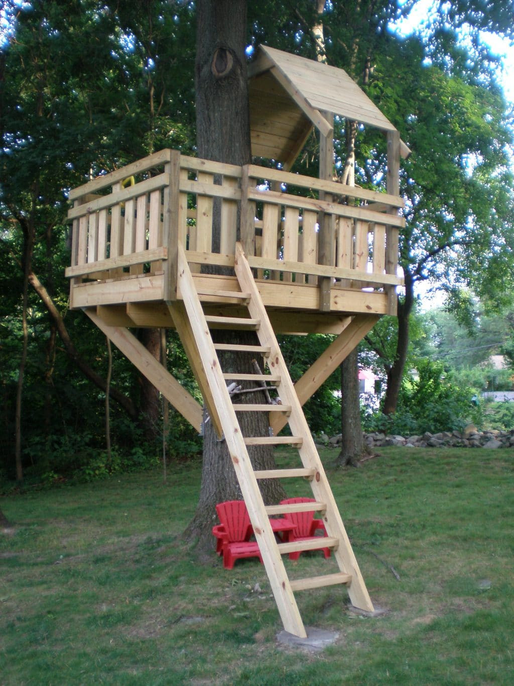 DIY Treehouse For Kids
 13 Tree Houses Your Kids Will BEG You to Build Glue
