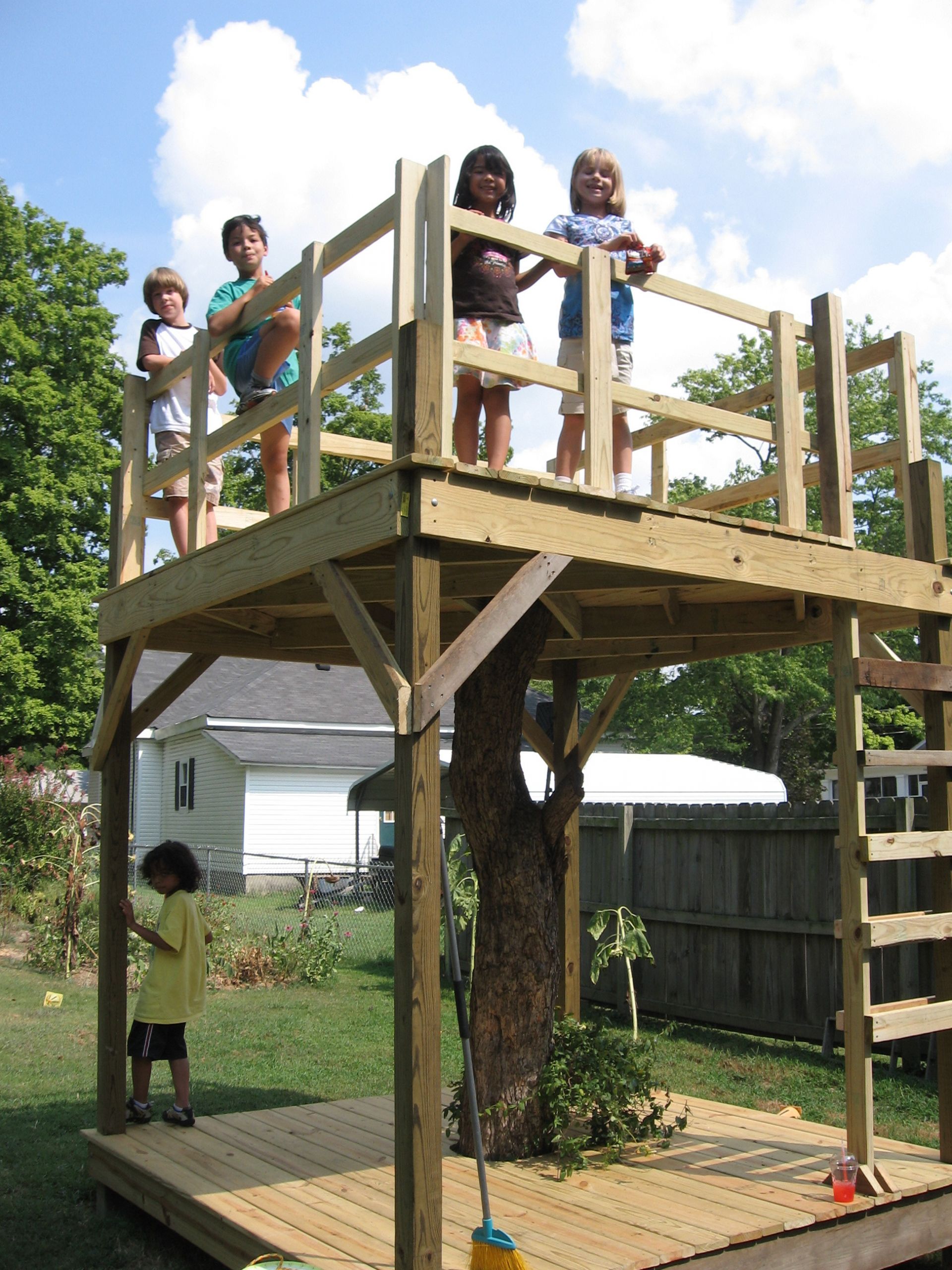 DIY Treehouse Plans
 How to build a treehouse