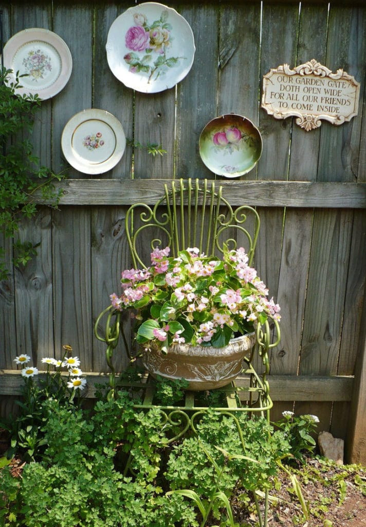 DIY Vintage Decorating Ideas
 24 DIY Vintage Garden Decorations & Ideas A Piece Rainbow