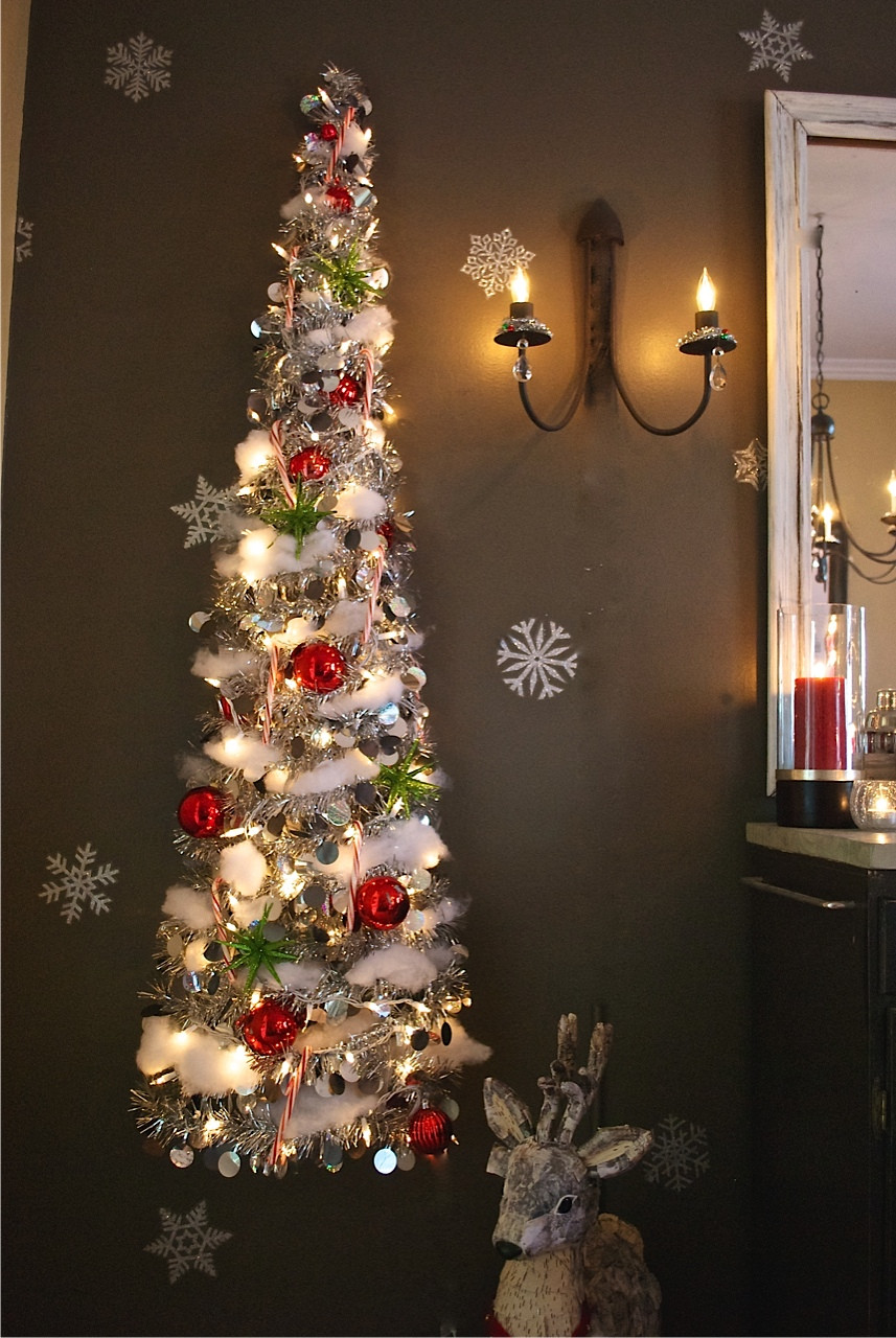 DIY Wall Christmas Tree
 8 Quick and Easy Christmas and Chanukkah Decorations