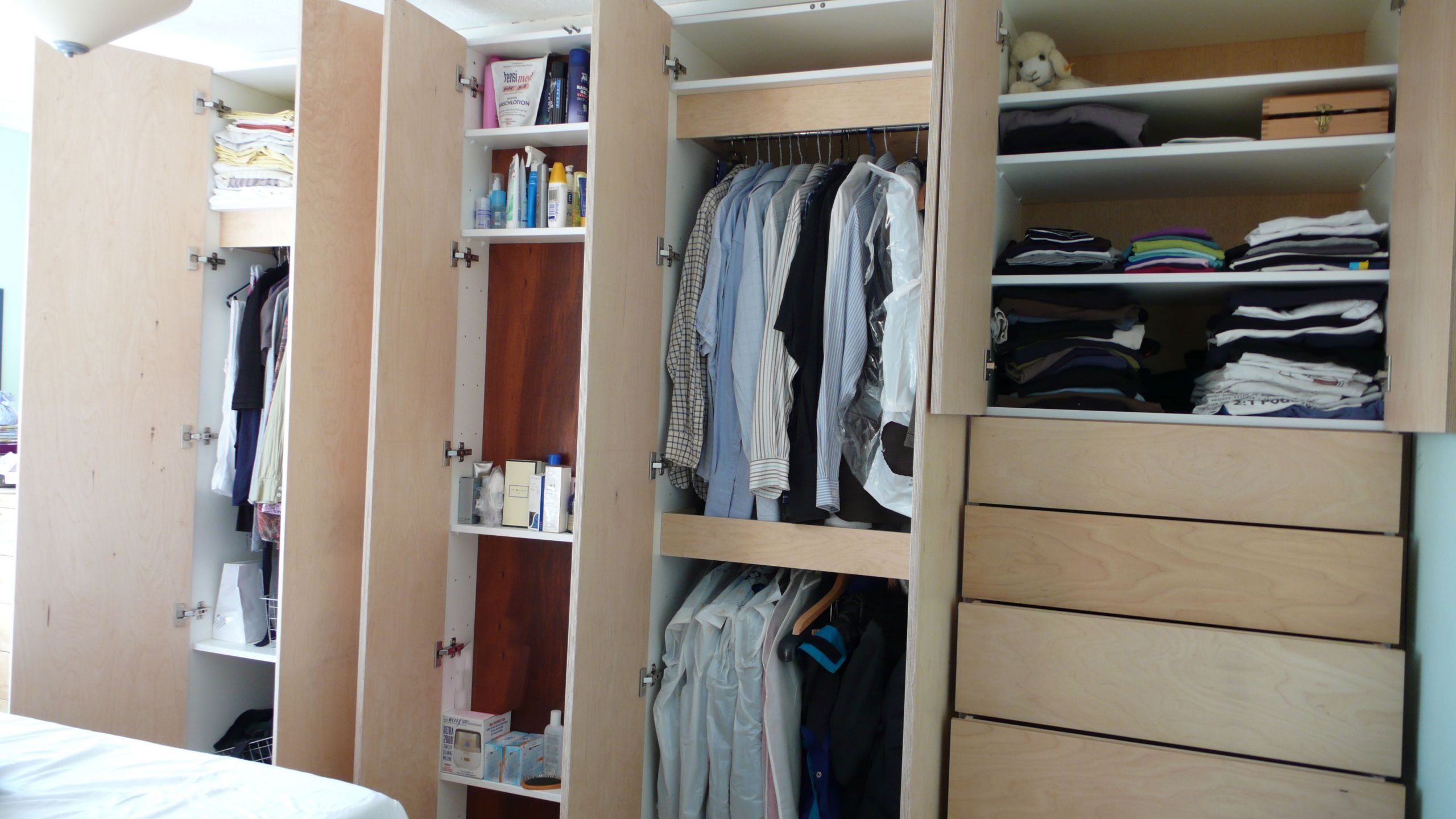 DIY Wardrobe Plans
 How to build your own fitted wardrobe and also how not to