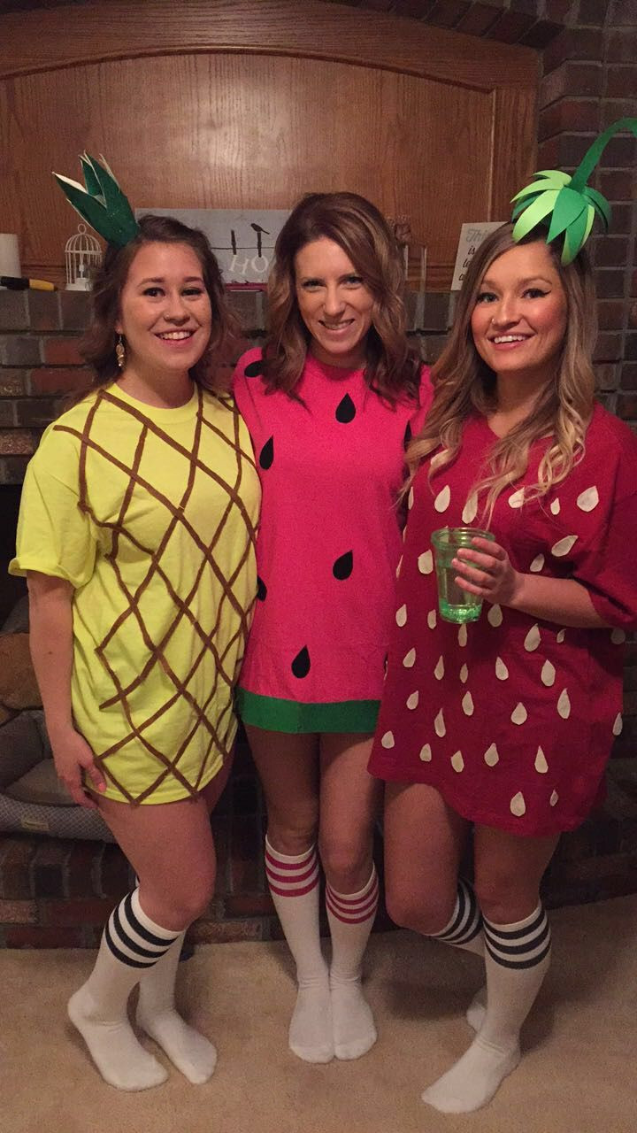 DIY Watermelon Costume
 Halloween friend costume pineapple watermelon