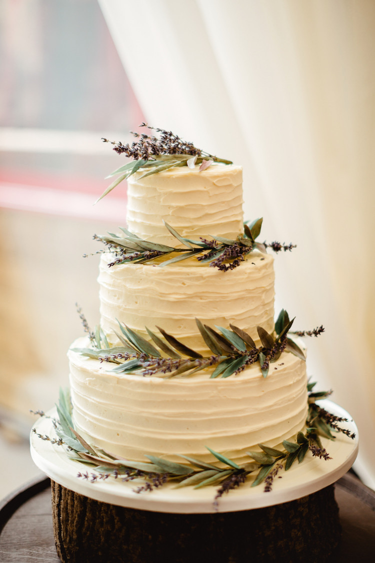 DIY Wedding Cake
 40 DIY Barn Wedding Ideas For A Country Flavored Celebration