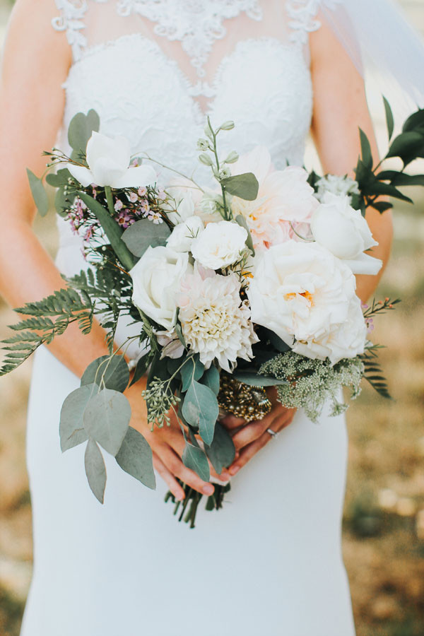 DIY Wedding Flower Arrangements
 These 4 Tricks Will Help You DIY Your Wedding Bouquet