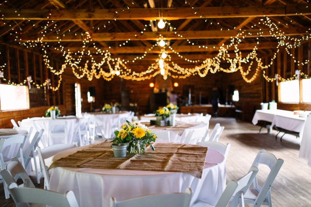 DIY Wedding Venues
 Transform An Ugly Reception Venue With These DIY Tricks