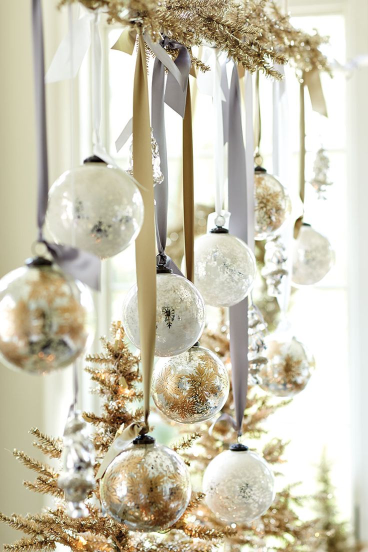 DIY White Christmas Decorations
 44 Refined Gold And White Christmas Décor Ideas