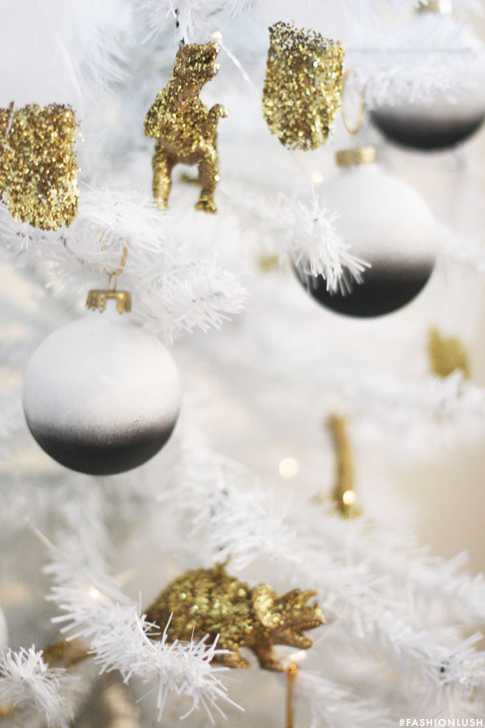 DIY White Christmas Decorations
 My DIY Black & White Christmas Tree